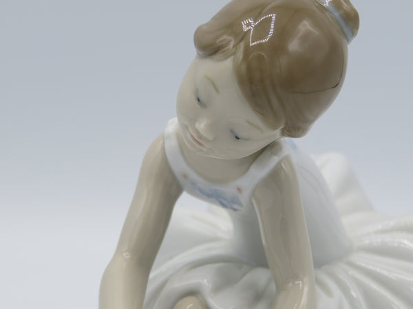 Lladro Little Ballerina 1 8125 Figurine