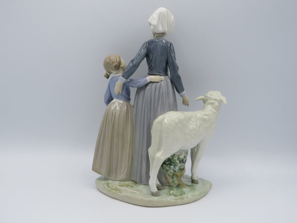 Retired Lladro Mother with child & Lamb 5299 figure
