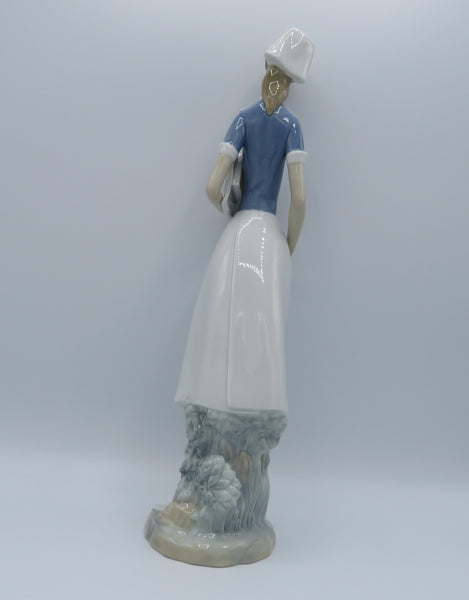 Lladro Nurse 4603 figure