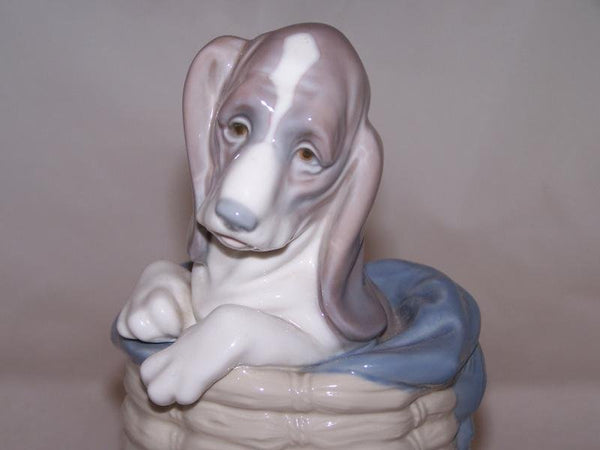Dog In Basket - Lladró 1128