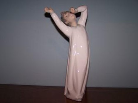 Boy Yawning - Lladró 4870
