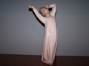 Boy Yawning - Lladró 4870