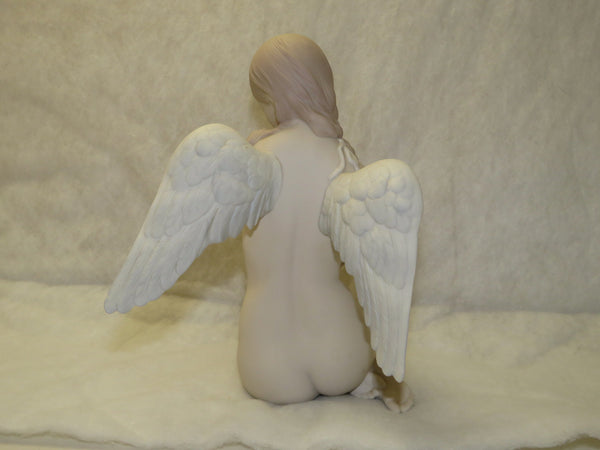 Retired LLADRO Porcelain : BEAUTIFUL ANGEL 8235 figure