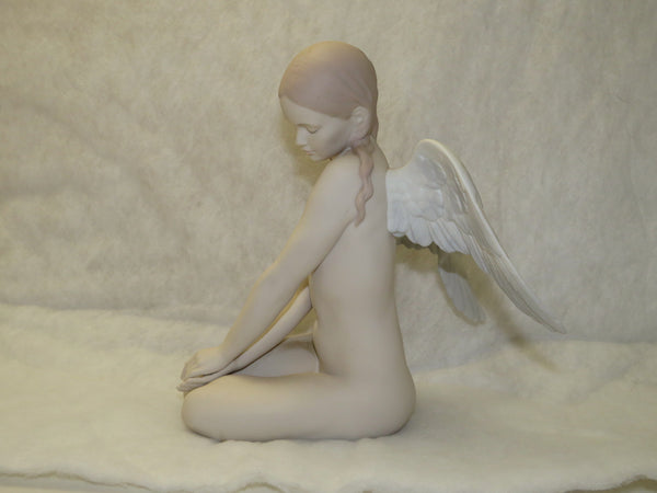 Retired LLADRO Porcelain : BEAUTIFUL ANGEL 8235 figure