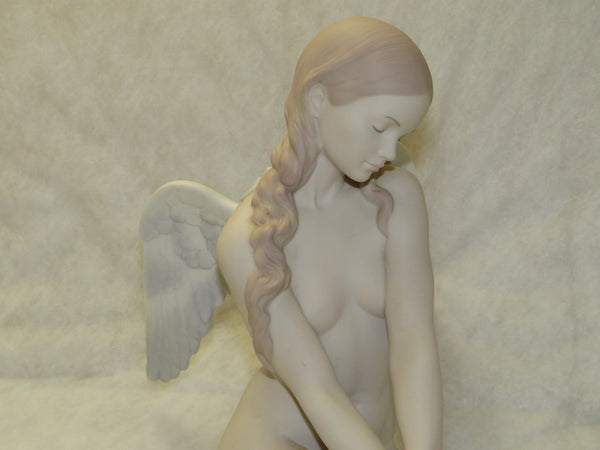 Retired LLADRO Porcelain : BEAUTIFUL ANGEL 8235 figure