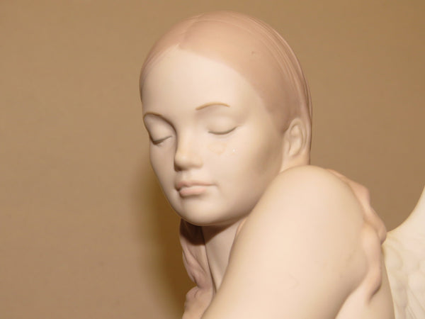 Retired LLADRO Porcelain : BEAUTIFUL ANGEL 8235 figure