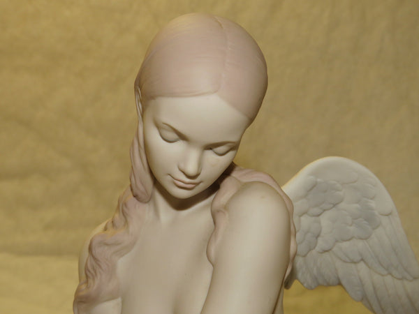 Retired LLADRO Porcelain : BEAUTIFUL ANGEL 8235 figure