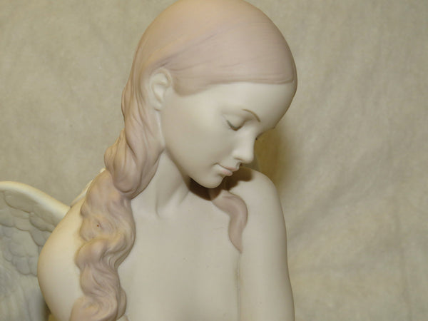 Retired LLADRO Porcelain : BEAUTIFUL ANGEL 8235 figure