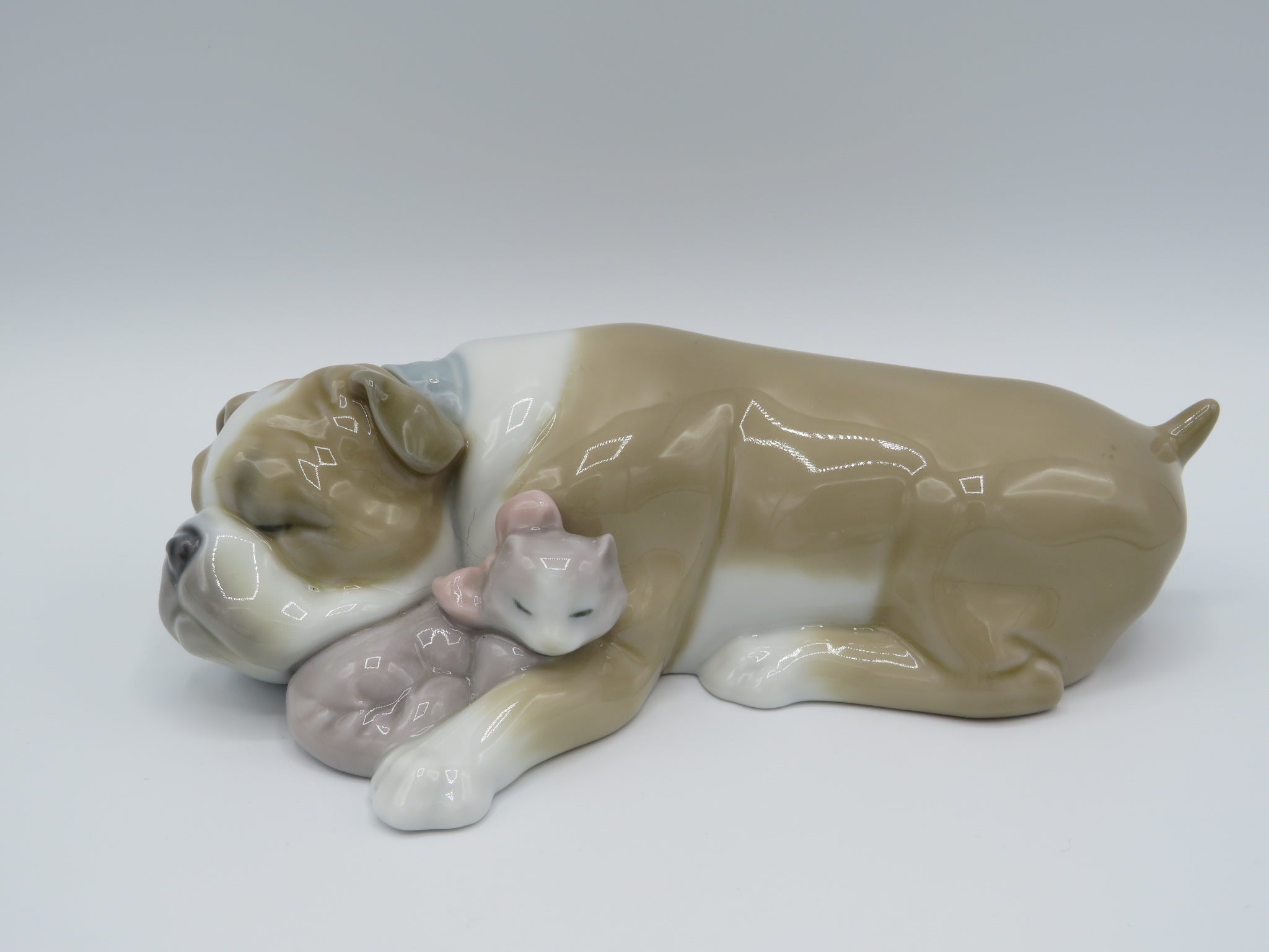 Lladro 6417 "Unlikely Friends" bulldog snuggling with kitten/cat