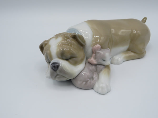 Lladro 6417 "Unlikely Friends" bulldog snuggling with kitten/cat