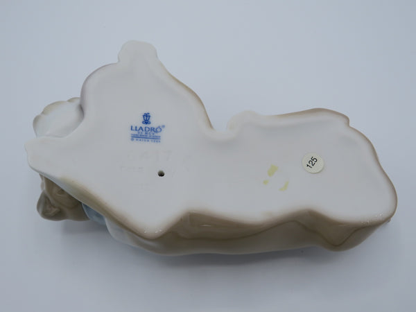 Lladro 6417 "Unlikely Friends" bulldog snuggling with kitten/cat