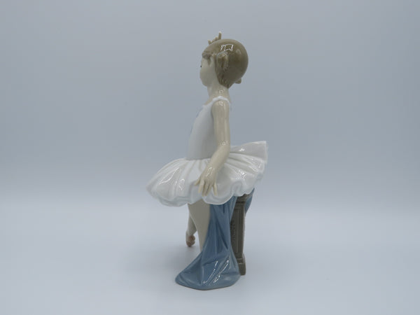 Lladro Little Ballerina 8126