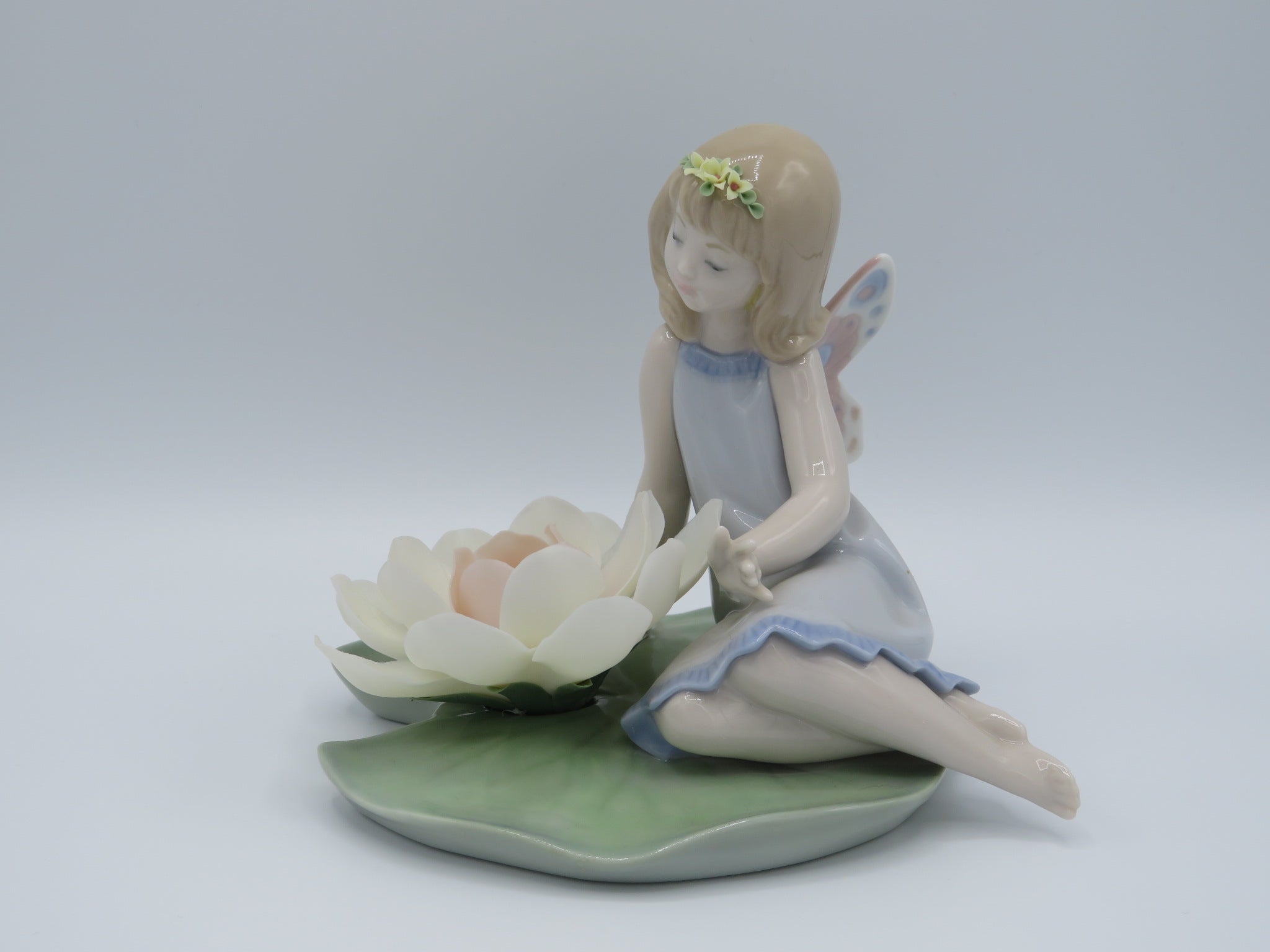 Retired Lladro Lily Pad Love fairy 6645