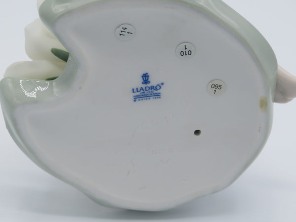 Retired Lladro Lily Pad Love fairy 6645