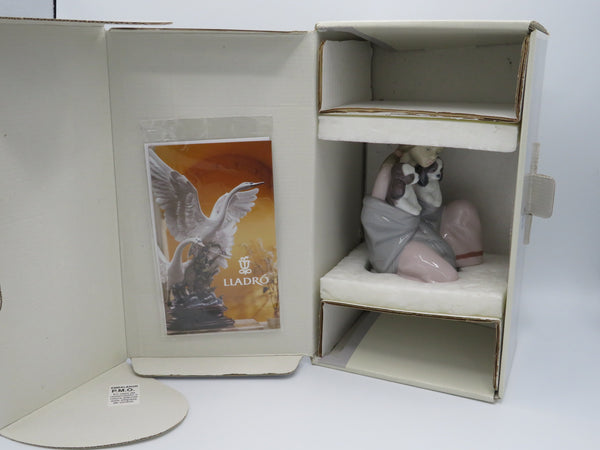 Retired Lladro Snuggle up 6226 dog figurine