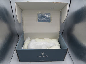 Retired Lladro Snow King 8413 Polar Bear Figure