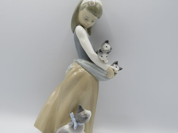 Retired Lladro A Warm Welcome
