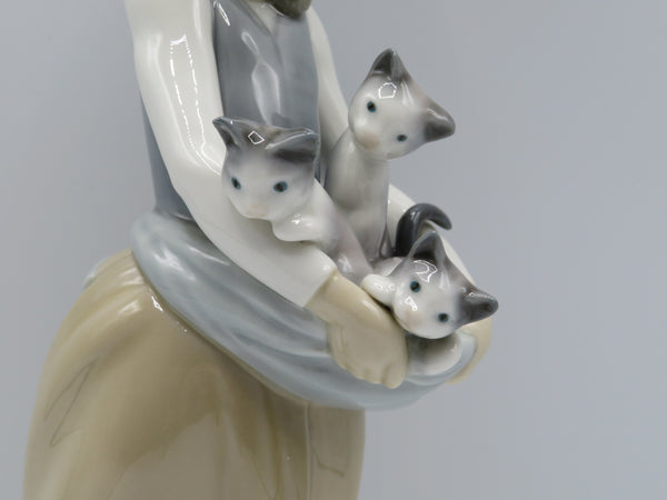 Retired Lladro A Warm Welcome
