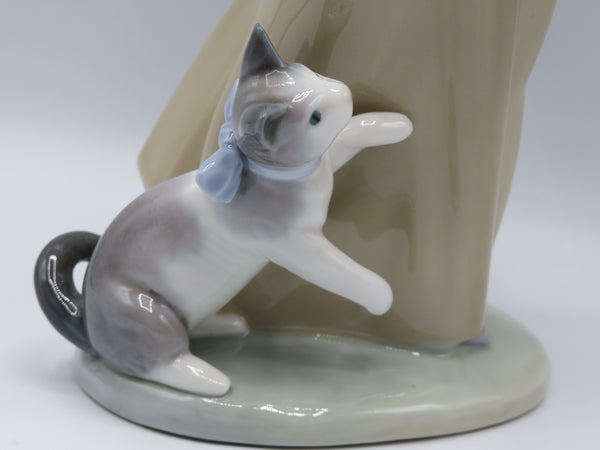Retired Lladro A Warm Welcome