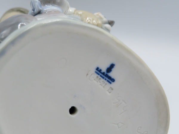 Retired Lladro A Warm Welcome