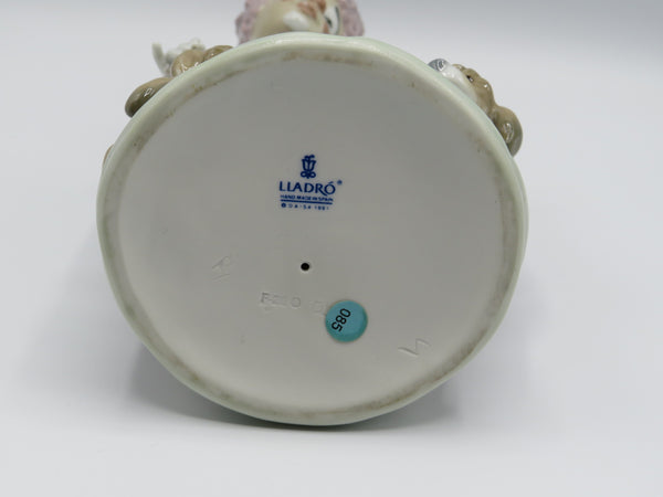 Retired Lladro Suprise Lladro 2290 figurine
