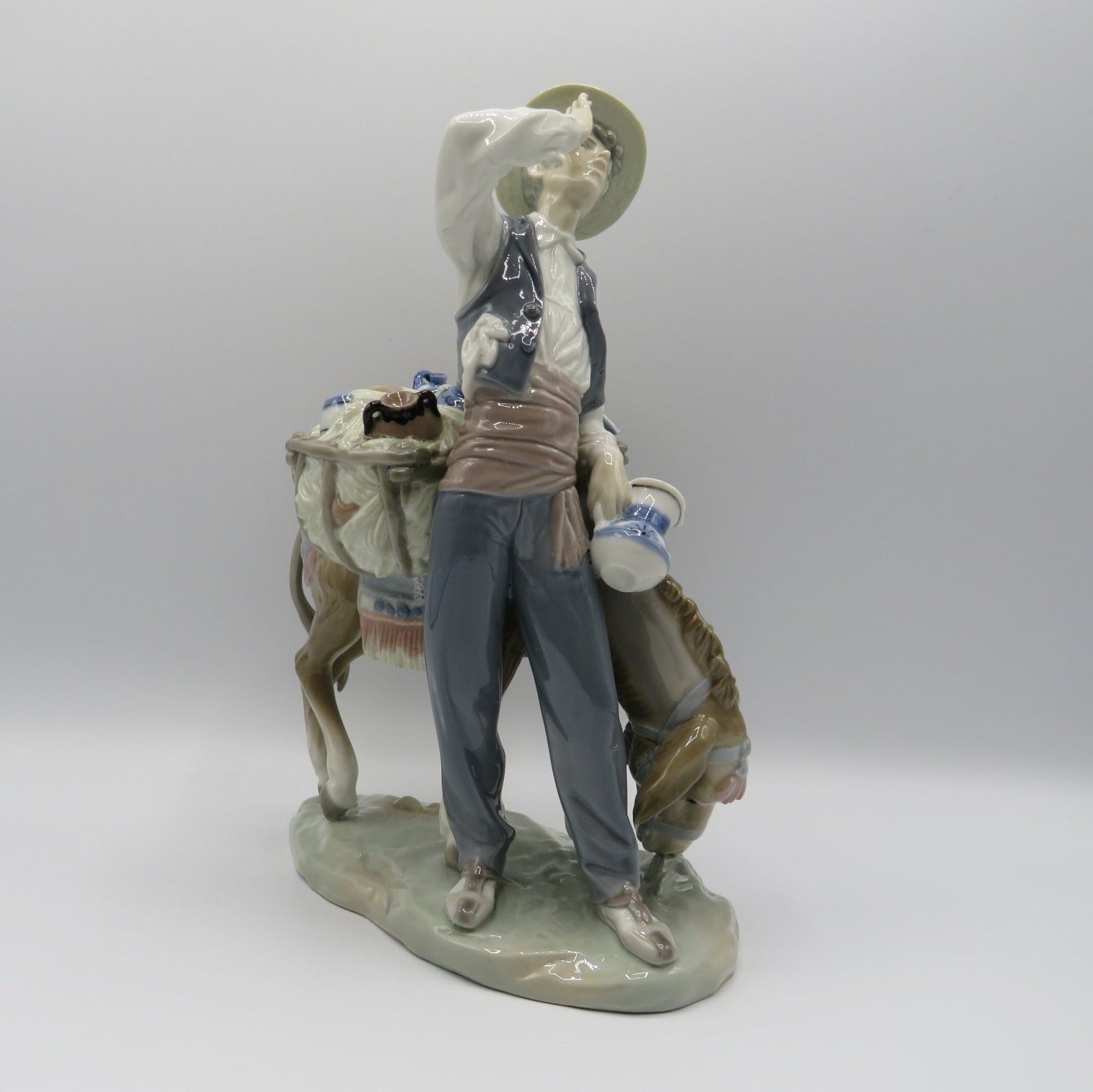 Retired Lladro Typical Peddler 4859
