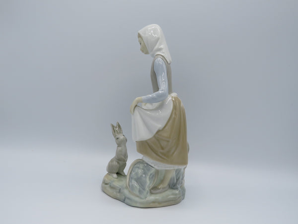 Retired Lladro Rabbit's food 4826 figure