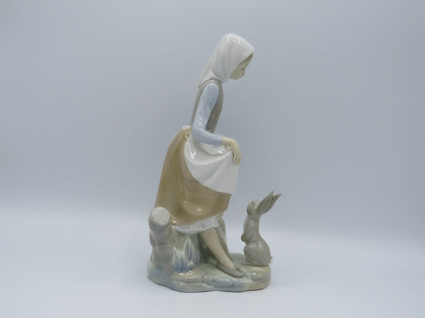 Retired Lladro Rabbit's food 4826 figure