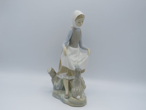 Retired Lladro Rabbit's food 4826 figure