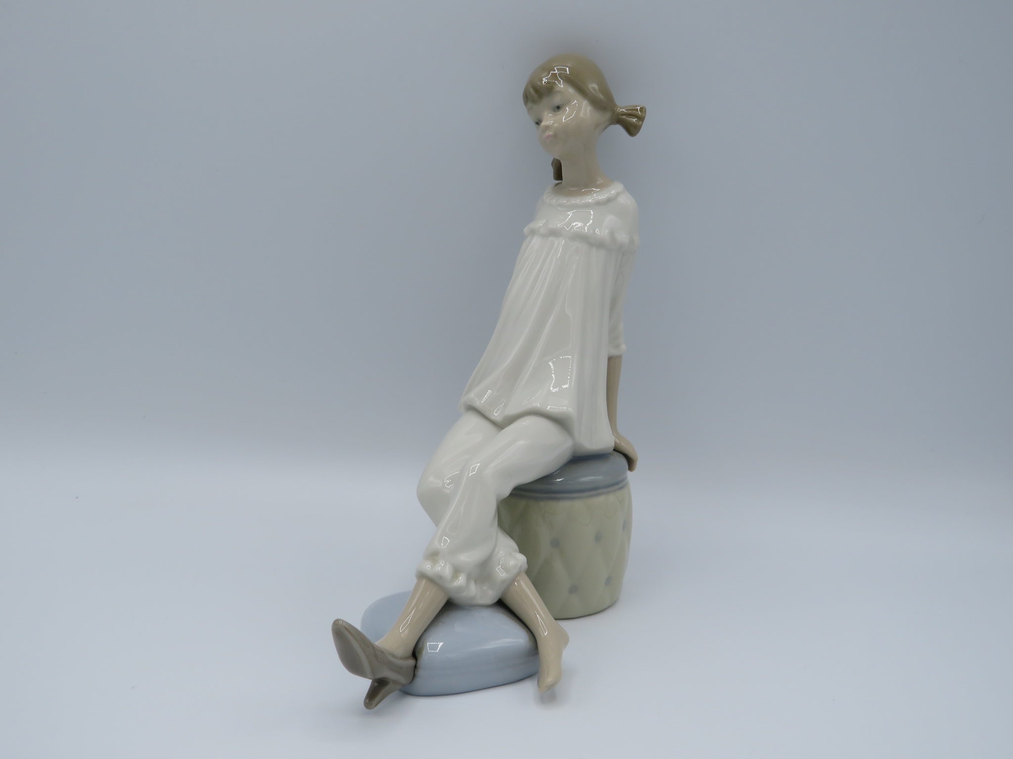 Retired Lladro Girl with Mother's Shoe 1084 figure