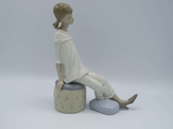 Retired Lladro Girl with Mother's Shoe 1084 figure