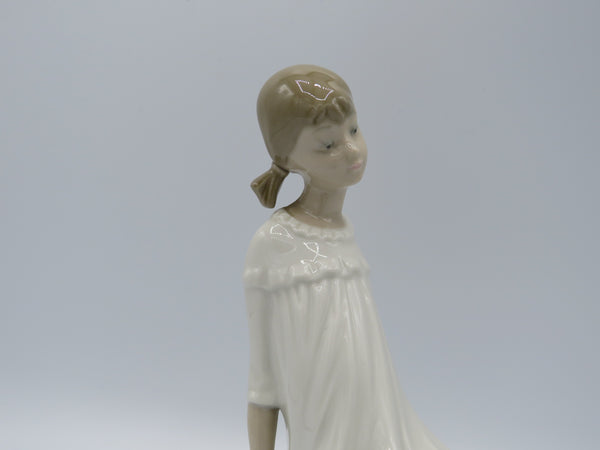 Retired Lladro Girl with Mother's Shoe 1084 figure